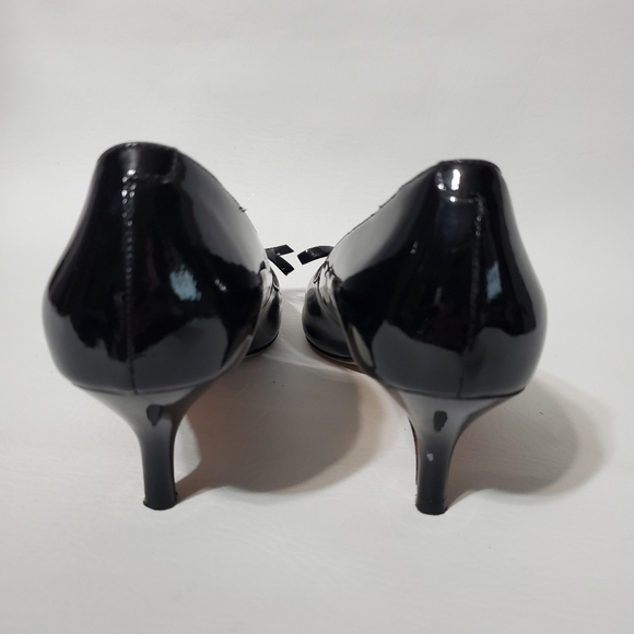 Joan & David Black Patent Leather Heels Bow Detail Flower Petal Cut Outs Size 7 - Picture 4 of 15